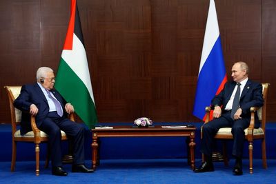 With Putin, Palestinian leader rules out US role as mediator