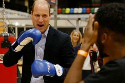 Prince William praises sports coach apprentices for ‘incredible bravery’ as he shows off his boxing skills