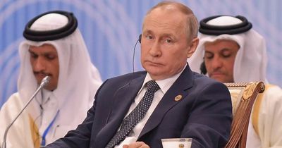 Vladimir Putin left humiliated as he is forced to be kept waiting at diplomatic summit