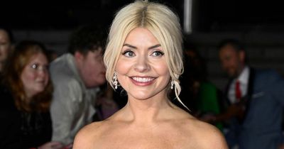 Holly Willoughby walks NTAs red carpet without Phillip Schofield after Queuegate
