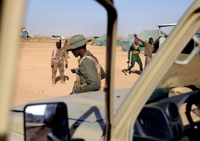 Blast kills at least 9 on bus in Mali: police, local source