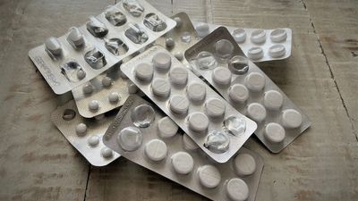 Paracetamol poisoning on the rise, TGA considers limiting how much people can buy