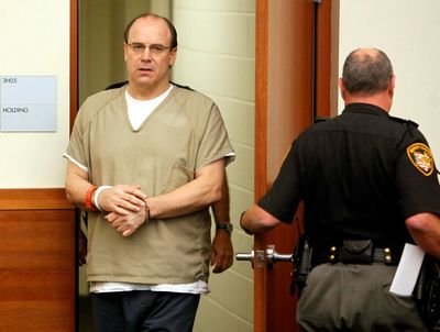 Former Ohio State quarterback Art Schlichter in legal trouble again