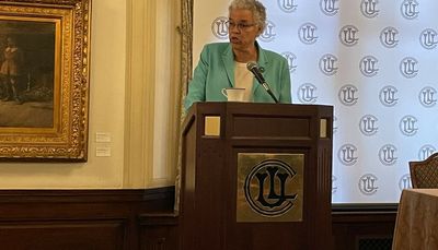 Preckwinkle calls for U.S. help as county faces ‘considerable’ health costs for asylum seekers bused from Texas, Florida