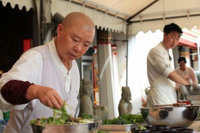Venerable Jeong Kwan cooks up a vegan storm for Thai monks