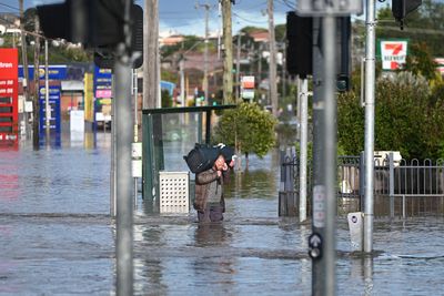 Australia suffers flash floods in southeast, Melbourne suburb evacuated