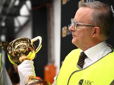 PM drops hint on extra paid parental leave