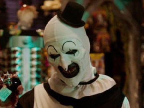 Viewers are throwing up at killer clown flick 'Terrifier 2' - Los