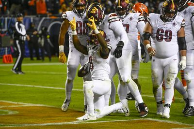 Fans chanting ‘sell the team’ at owner Daniel Snyder in Brian Robinson’s postgame interview