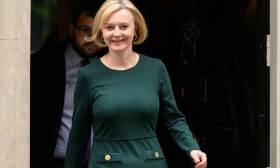 Liz Truss sacks Kwasi Kwarteng before corporation tax U-turn