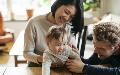 Federal government to extend paid parental leave to six months