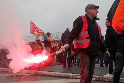 Strikes continue in French refineries, disrupt fuel supplies
