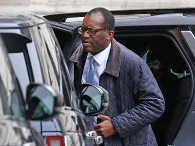 Liz Truss sacks Kwasi Kwarteng as chancellor