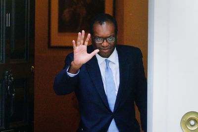 Pound to dollar falls after Kwasi Kwarteng sacked as chancellor by Liz Truss