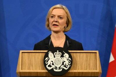 Pound falls after Liz Truss walks out of press conference after just 8 mins 21 secs
