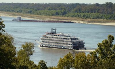 Barges stranded as Mississippi River water levels reach critical low