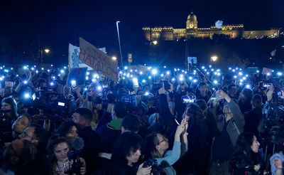 Hungarians renew protests demanding higher living standards for teachers