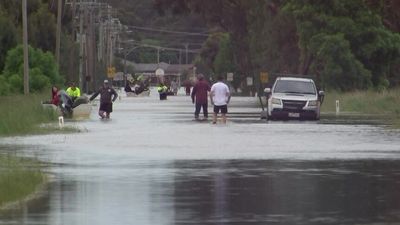 Shepparton, Echuca residents in Victoria's north told to evacuate after flood death at Rochester