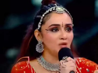 Jhalak Dikhhla Jaa 10: Amruta Khanvilkar receives Rs. 101 from Madhuri Dixit for her splendid performance on “Choli Ke Peeche Kya Hai”