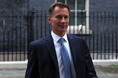 New UK chancellor admits ‘mistakes’, warns of tax hikes