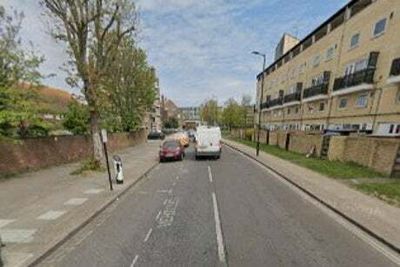 Peckham: Police issue appeal after ‘17-year-old shot’