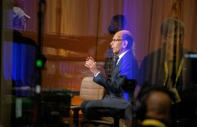 ESPN’s Paul Finebaum knocks ’em dead with entrance