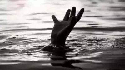 Maharashtra: Woman, teen girl drown at Vaitarna Jetty while taking selfie