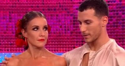 Strictly's Gorka Marquez 'halts' show to make emotional Helen Skelton plea after 'difficult time'