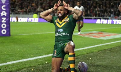 Kangaroos kick away from Fiji in eight-try trouncing at Rugby League World Cup