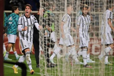 Dusan Vlahovic earns overdue win for Juventus while Atalanta move top