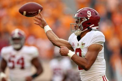 Alabama surges past Tennessee on 2 quick touchdowns