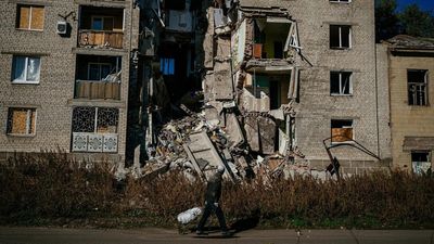 Russian forces intensify shelling of Ukraine's strategic eastern town of Bakhmut