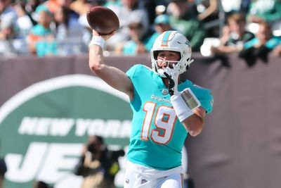 Dolphins QB Skylar Thompson leaves game vs. Vikings