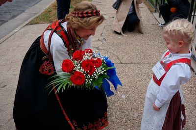 Queen lauds Minnesota church's century of Norwegian worship