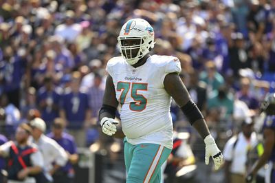 Dolphins LT Greg Little appears to suffer head injury, remains in game