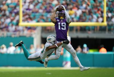 Fans react on Twitter during Dolphins vs. Vikings in Week 6