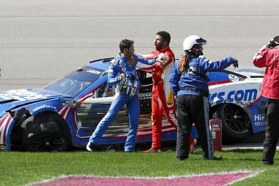Altercation between Wallace and Larson after Vegas NASCAR wreck