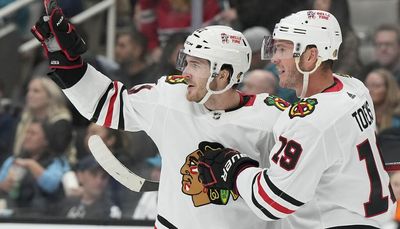 Jason Dickinson rediscovers ability to compartmentalize in impressive Blackhawks debut