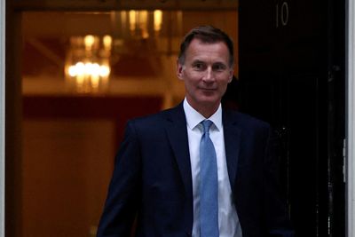 New UK finance minister Hunt reverses Truss's economic plan in dramatic U-turn