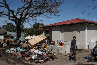 Australians take stock of flood damage amid warnings of more rain