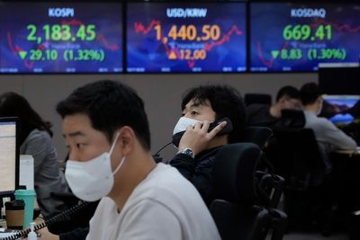 Asian shares decline as markets keep eyes on China meeting