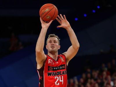 Perth's Wagstaff banned for NBL rough play