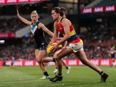 Crows' Randall in doubt for AFLW finals
