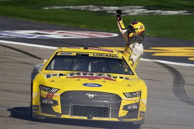 NASCAR Cup Las Vegas: Logano wins to advance to title race, Wallace and Larson clash