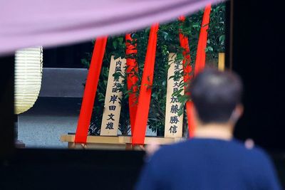 Japan leader sends offerings to controversial Tokyo shrine
