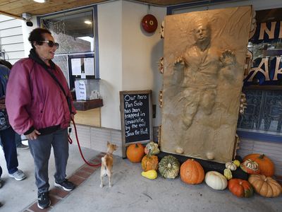 2 California bakers create a life-size Han Solo out of bread