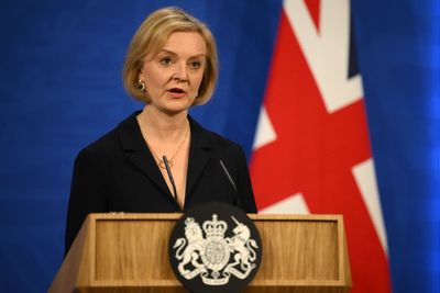 Sign of ‘badly broken UK politics’ that Truss has not resigned, says Sturgeon