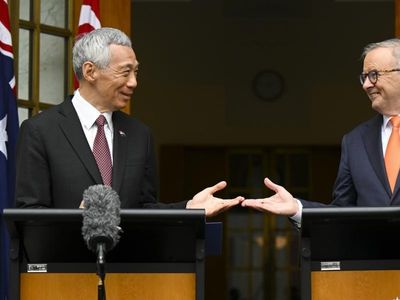 Australia, Singapore urge China trade ties