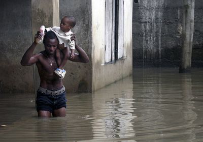 Nigeria flood death toll tops 600 as thousands evacuated