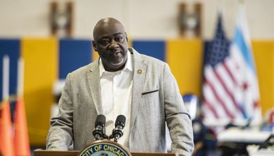 Ald. Derrick Curtis accidentally shot himself in his wrist while cleaning gun, police say